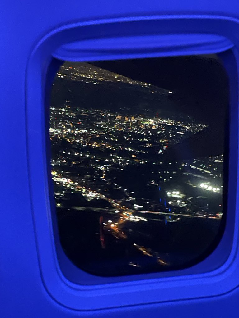jin1985jinjin's tweet photo. 夜の便も嫌いじゃない
ずっと見てられる　すんごい眠いけど https://t.co/d7zyMnVDoJ
