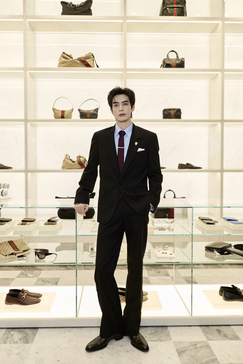 Public_Hit's tweet photo. @gucci เฉลิมฉลองการเปิดตัวอย่างเป็นทางการของ Gucci Central Embassy ด้วยการปรับโฉมและตกแต่งในคอนเซปต์ใหม่บนพื้นที่แบบดูเพลกซ์อันโดดเด่นและยิ่งใหญ่ ณ Gucci Central Embassy ชั้น G และ ชั้น 1 

#Gucci
#GucciCentralEmbassy 
#SongWeiLong 
#PublicHit_PR https://t.co/N9l0uA1yWJ