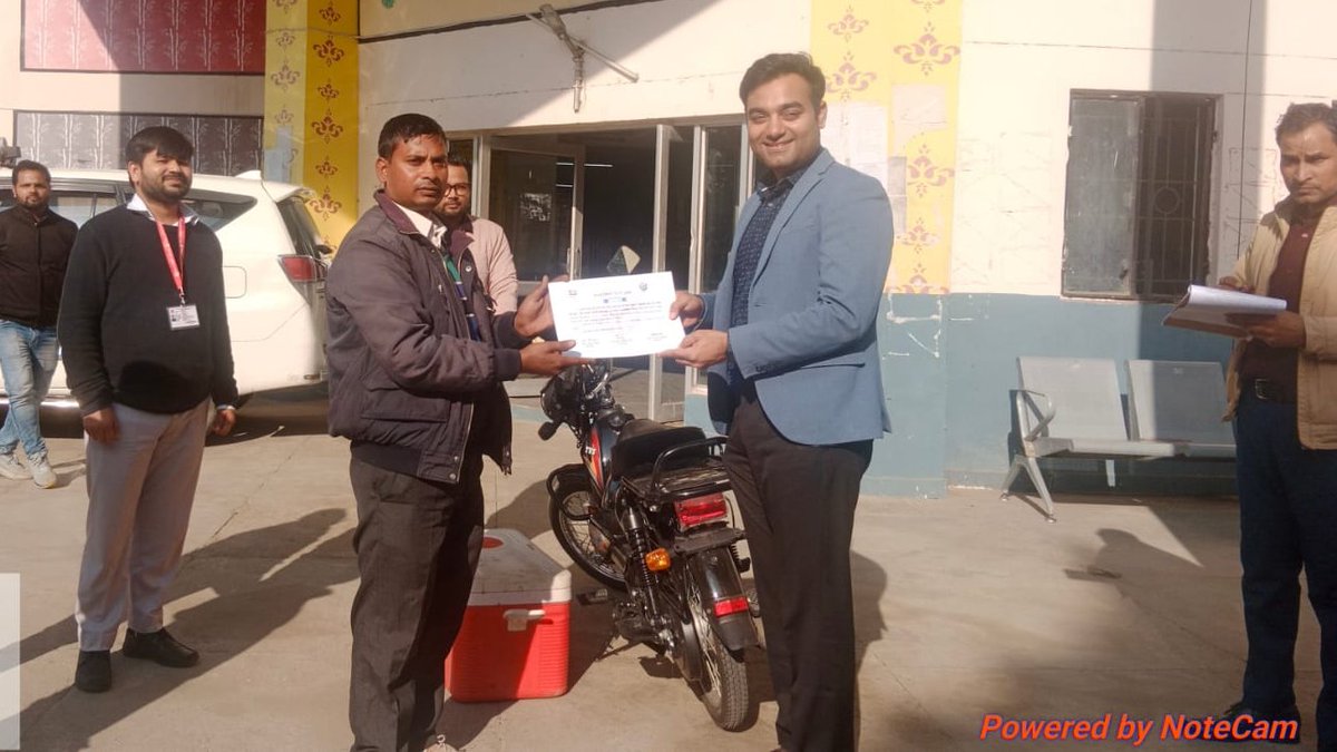 मत्स्य विभाग, बलरामपुर द्वारा विभागीय योजना अंतर्गत चयनित लाभार्थी को प्रशस्ति-पत्र प्रदान कर सम्मानित किया साथ ही आजीविका सुदृढ़ीकरण हेतु प्रोत्साहन स्वरूप बाइक भी उपलब्ध कराई गई। <a href="/DMBalrampur/">DM/DEO Balrampur</a> <a href="/UPGovt/">Government of UP</a> <a href="/CommGonda43/">Commissioner Devipatan</a>