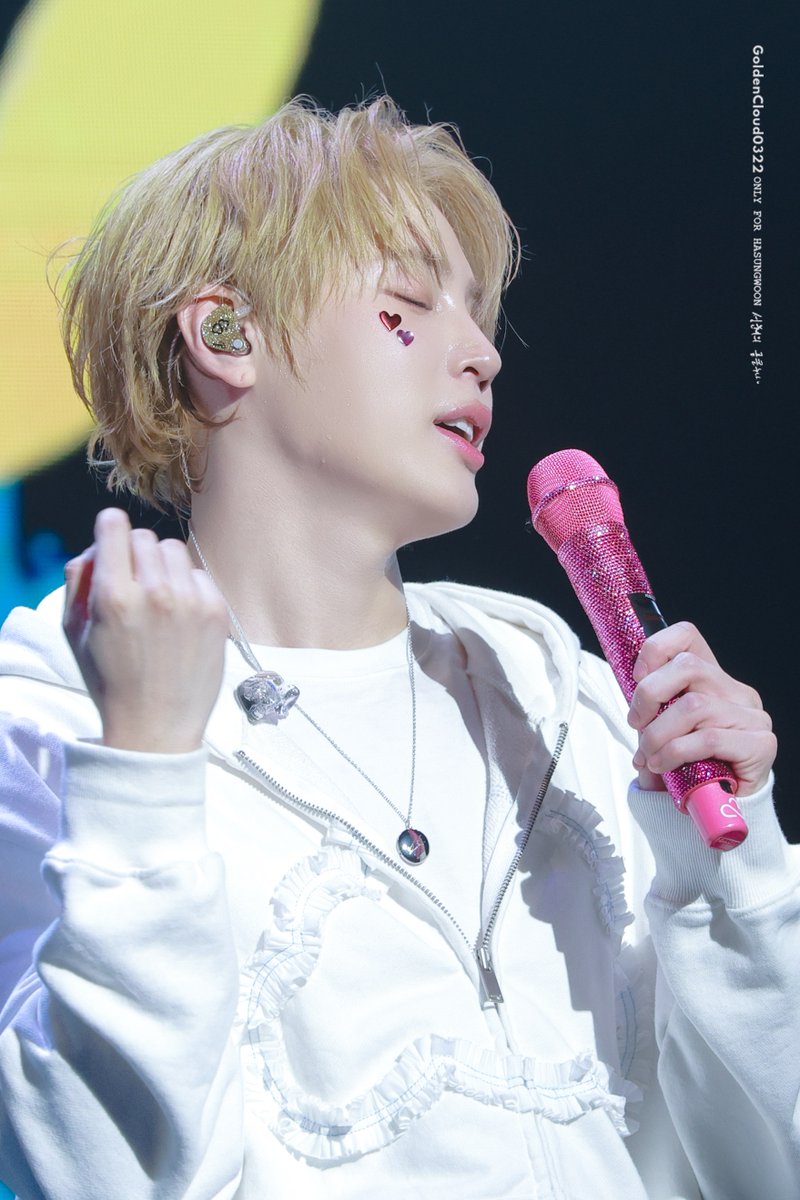 251231
하성운 팬미팅 Tell The World

이뽀니 차카니가 보낸 
하트 먹고 마음이 배부르다 🩷🫰
행복 완충❤️‍🔥

#하성운 #HASUNGWOON #WannaOne #워너원 #Tell_The_World  <a href="/gooreumseng/">하성운</a>