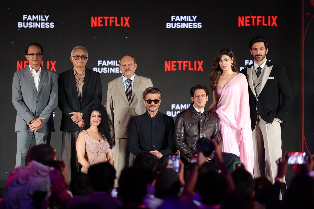 Abundantia_Ent's tweet photo. All in the same frame. None on the same side. 🔥
#FamilyBusiness #NextOnNetflix
@AnilKapoor @MrVijayVarma #RheaChakraborty #AkashKhurana @nandishsandhu @tinadesai07 #HansalMehta @vikramix @NetflixIndia #AnkurPathak #NirenBhatt #NikhilNair https://t.co/yDedY8h1sq