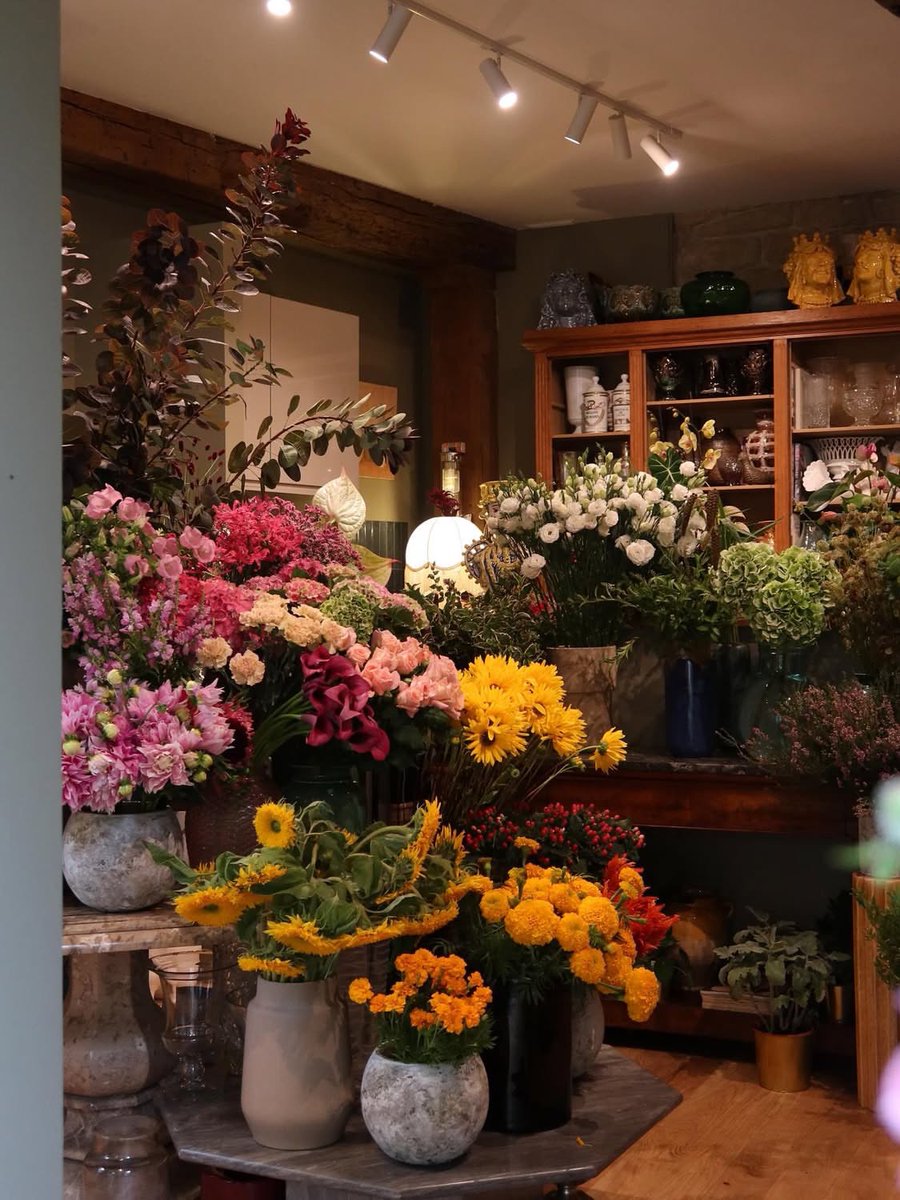 pamvonhadder's tweet image. the feminine urge to own a flower shop in paris