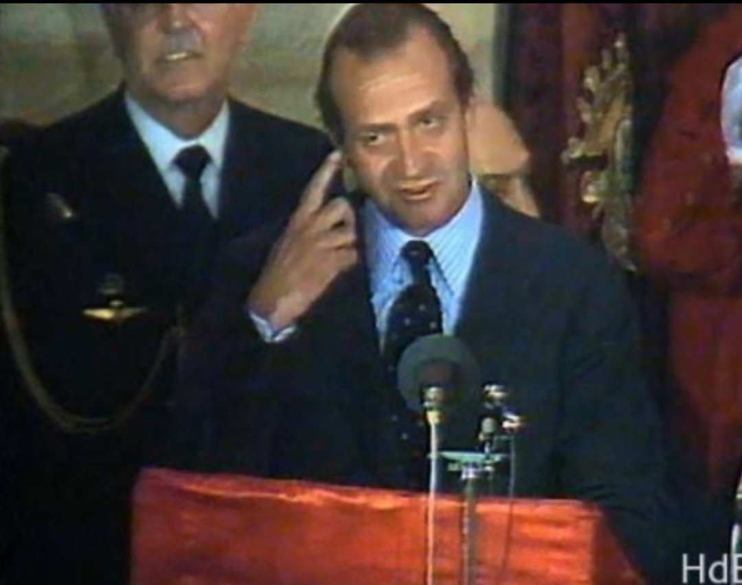 Gaur, duela 45 urte, Herri Batasunako kideek Eusko Gudariak abestuz ongietorria egin zioten Gernikan Francoren ondorengoari 🎶✊