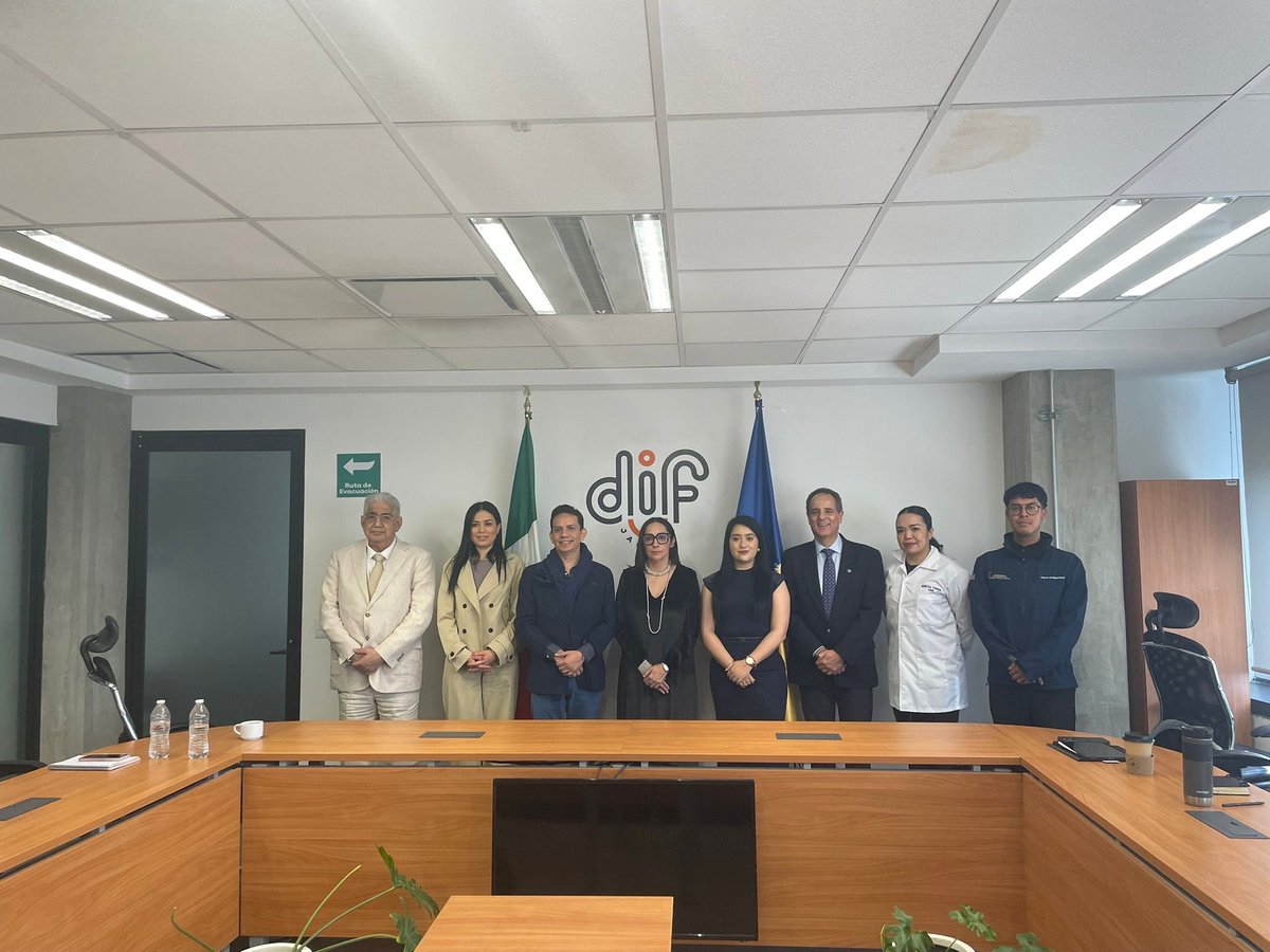 DNAPROKIDS's tweet photo. DNA-PROKIDS JALISCO comienza su andadura.

El Dr. José Antonio Lorente @jlorentegrx se reunió en Guadalajara con autoridades del @DIFJalisco y del @forensesjalisco para definir el desarrollo del programa en el estado.
Avanzamos juntos frente a la trata y las adopciones ilegales. https://t.co/AAM1moOJag