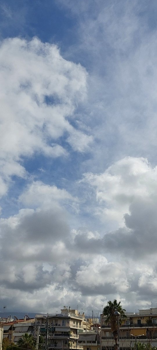 Γκρίζα τα βλέπω σήμερα από εδώ που είμαι,πάει το χτεσινό γαλάζιο.
Καλή συνέχεια στην ημέρα σας♥️