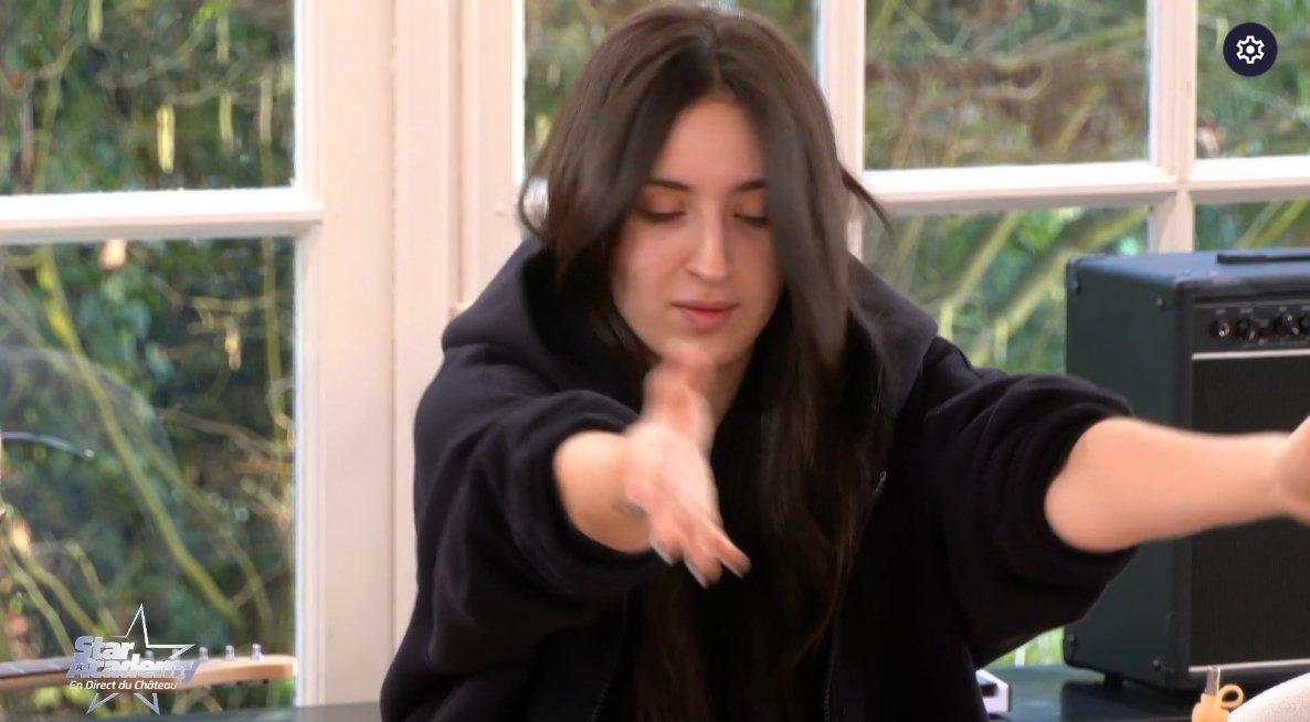viralvxrd's tweet photo. Ambre qui répète avec Lucie Bernardoni #staracademylelive https://t.co/1NrIMvngBg