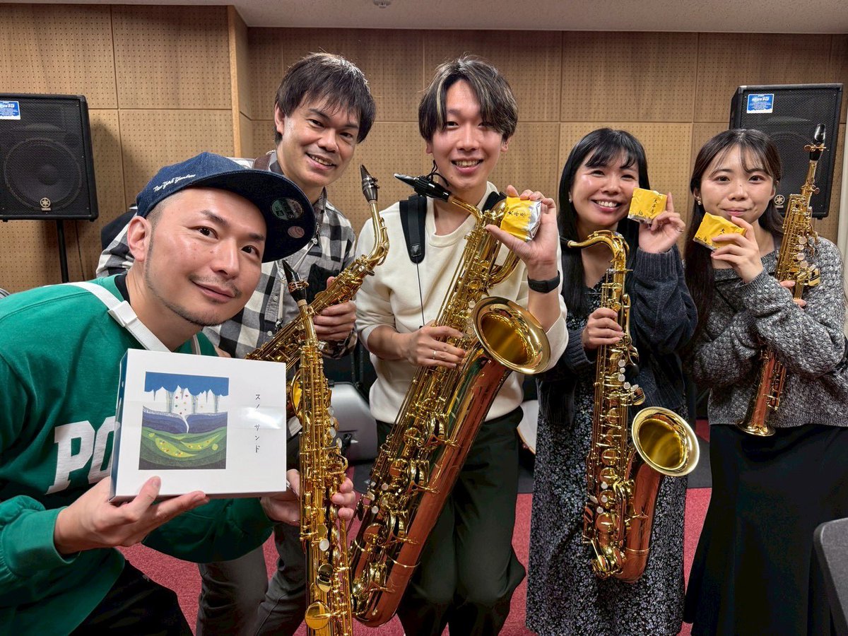 NsrSaxP's tweet photo. 【NSR 第1回コンサートまであと3日🎷】
本日はサクソフォン五重奏チームのご紹介です！
手にしているのはあの北海道銘菓😎

珍しい編成での演奏に是非ご注目ください！

チケットのご予約受付中ですので
皆様是非ご来場お待ちしております🌟 https://t.co/kO1k6GLxye