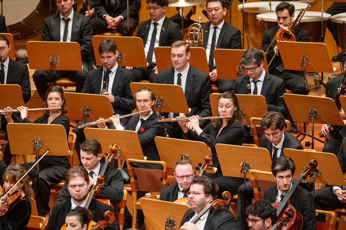 AuditorioZGZ's tweet photo. 🎼 MusicAeterna deslumbró anoche en la Sala Mozart bajo la batuta de Teodor Currentzis.
Volvió a dejar claro por qué es una de las orquestas más admiradas del mundo, interpretando con pasión y detalle El Anillo sin Palabras de Wagner🥹

 🔗https://t.co/kOhOEraEH5
#VenAlAuditorio https://t.co/dgFBsX01C6