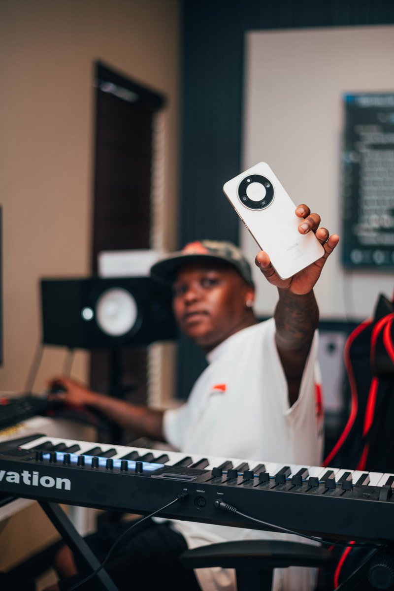 DJTira's tweet photo. Big Day!!!! #HONORX9dLaunchEvent day and to celebrate, Malume is giving away the #HONORX9d. Tell me in the comments what is the weight of the HONOR X9d. Use the hashtag and win 🏆 https://t.co/bQCJDccNdD