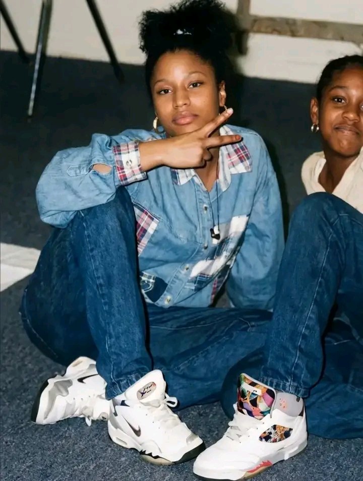 nickisfortune_'s tweet photo. Young Nicki Minaj https://t.co/zARConmEBl