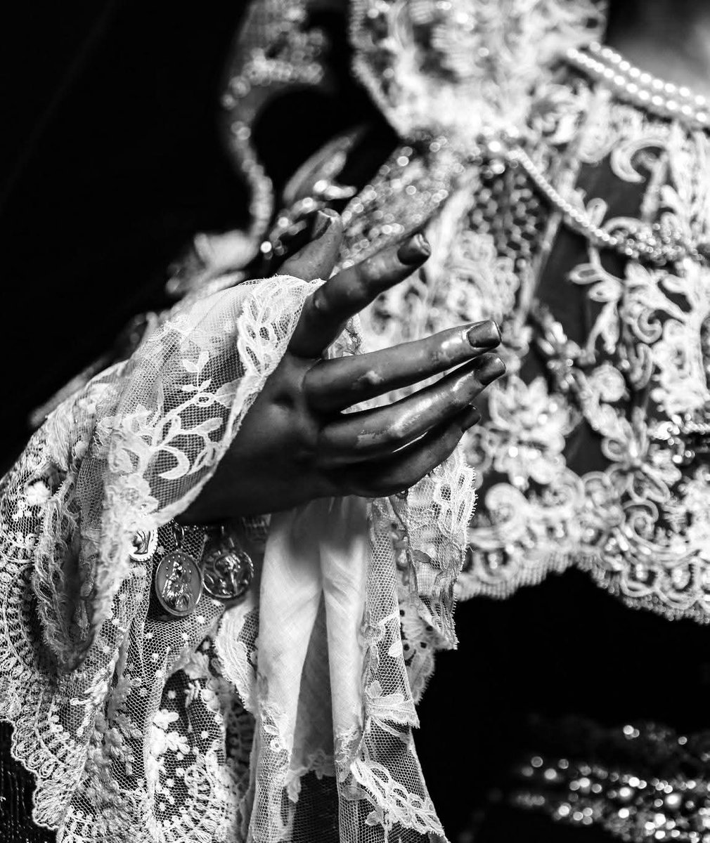 En sus manos ponemos a cada uno de los enfermos, en especial a nuestros hermanos que sufren esta dura enfermedad.

#TDSCofrade