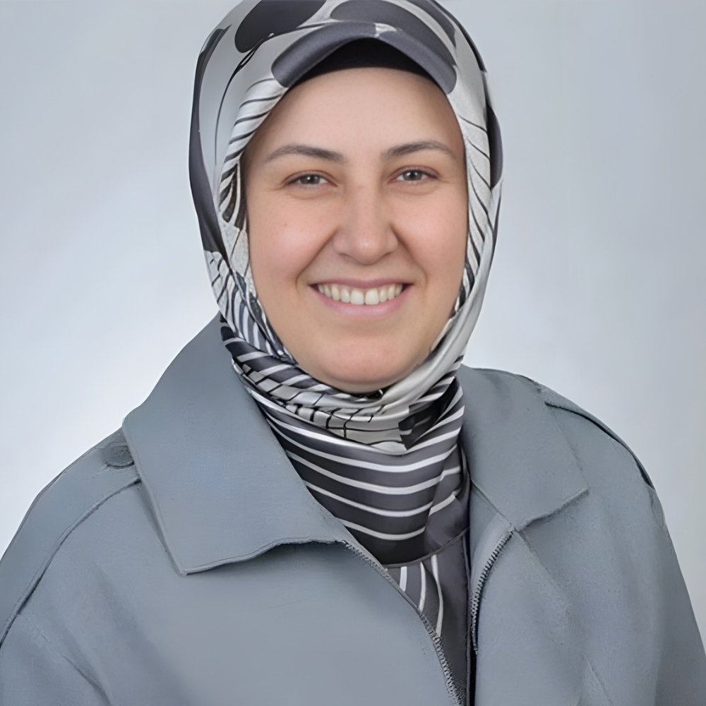 solcugazete60's tweet image. AKP'li Turgutlu Belediye Meclisi üyesi Nevim Baş:

"Atatürk, seçme ve seçilme hakkını başörtüsü olmayan kadınlara vermiştir.

Bana seçilme hakkını Cumhurbaşkanımız vermiştir."