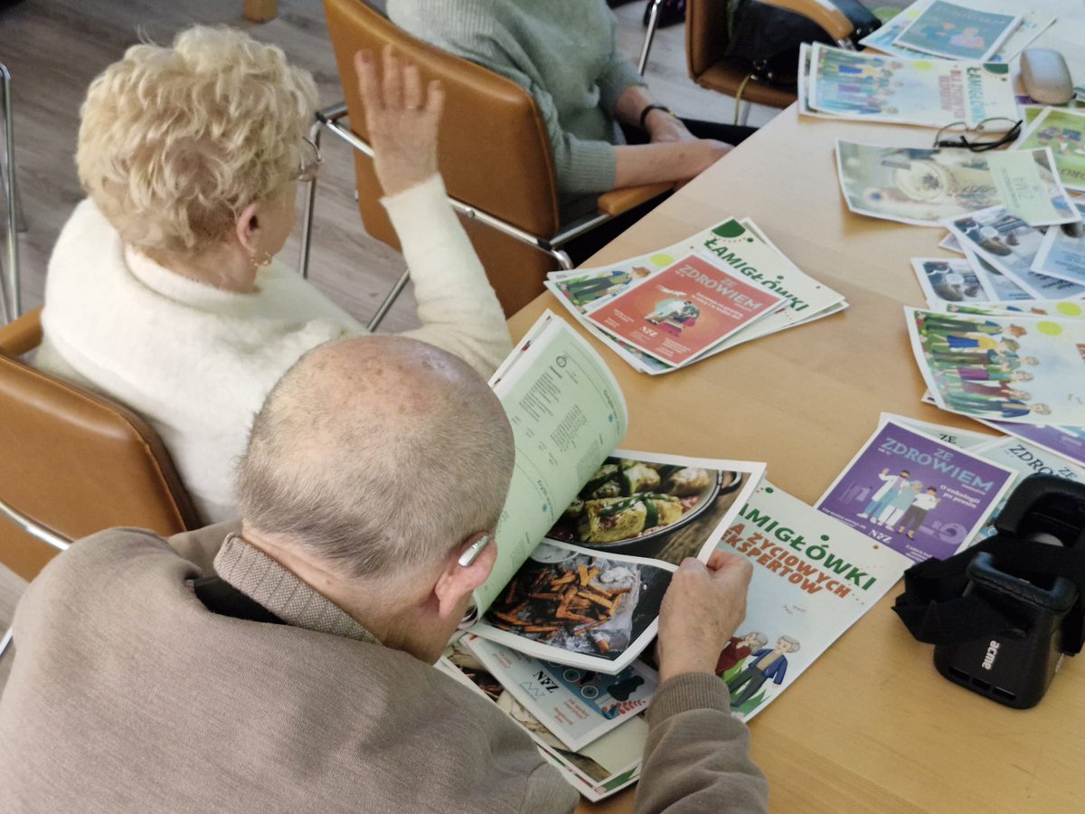 🏡 Wczoraj odwiedziliśmy Filię nr 2 Zespołu Dziennych Domów Pomocy "Klub Ogrody" - #Poznań, ul. Nowy Świat 7/11.

👵 Uczestnicy warsztatów zorganizowanych przez #WielkopolskiNFZ dowiedzieli się jak zapobiegać chorobom, których ryzyko wzrasta w dojrzałym wieku.