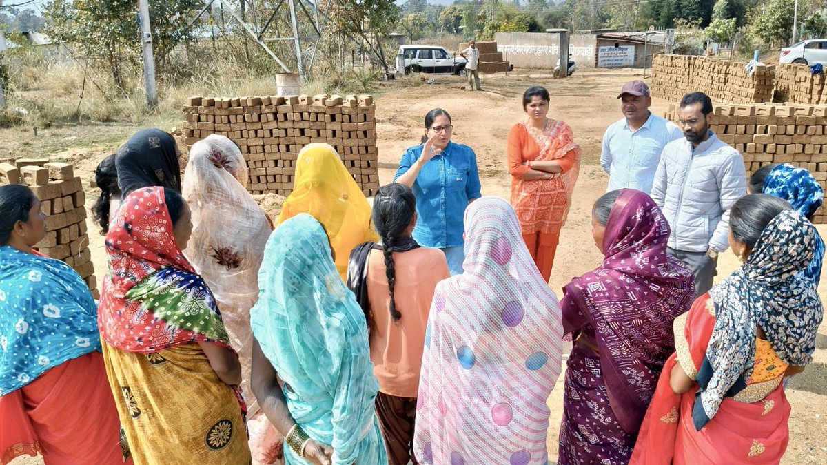 “छत्तीसगढ़िया ग्रामीण अब एकमत हैं,
  गाँव की पूर्ण स्वच्छता पर सहमत हैं।”😇

#Kanker #Chhattisgarh
#WednesdayMotivation #odfplus
#SwachhBharatMissionGramin
#JaiSwachhta #JaiHind 😇
