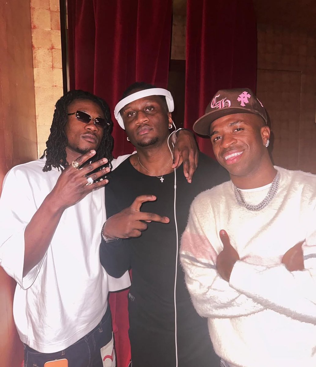 theMadridZone's tweet image. Eduardo Camavinga x Vini Jr. in Paris ⭐️⭐️