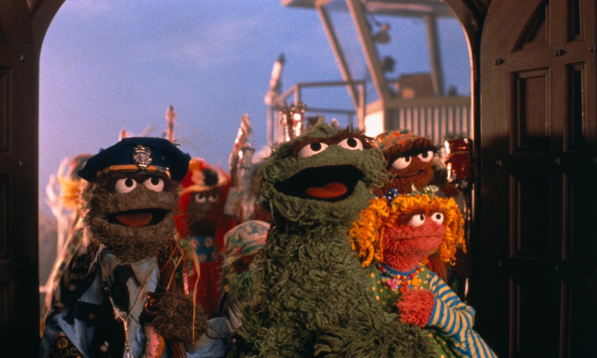 .     1週間、終わった〜☺️✨
╰━━━━━━━━ｖ━━╯

『#エルモと毛布の大冒険』より、
癒されるワンカットを ́-

みんなは週末、何を見る？？

#オスカー