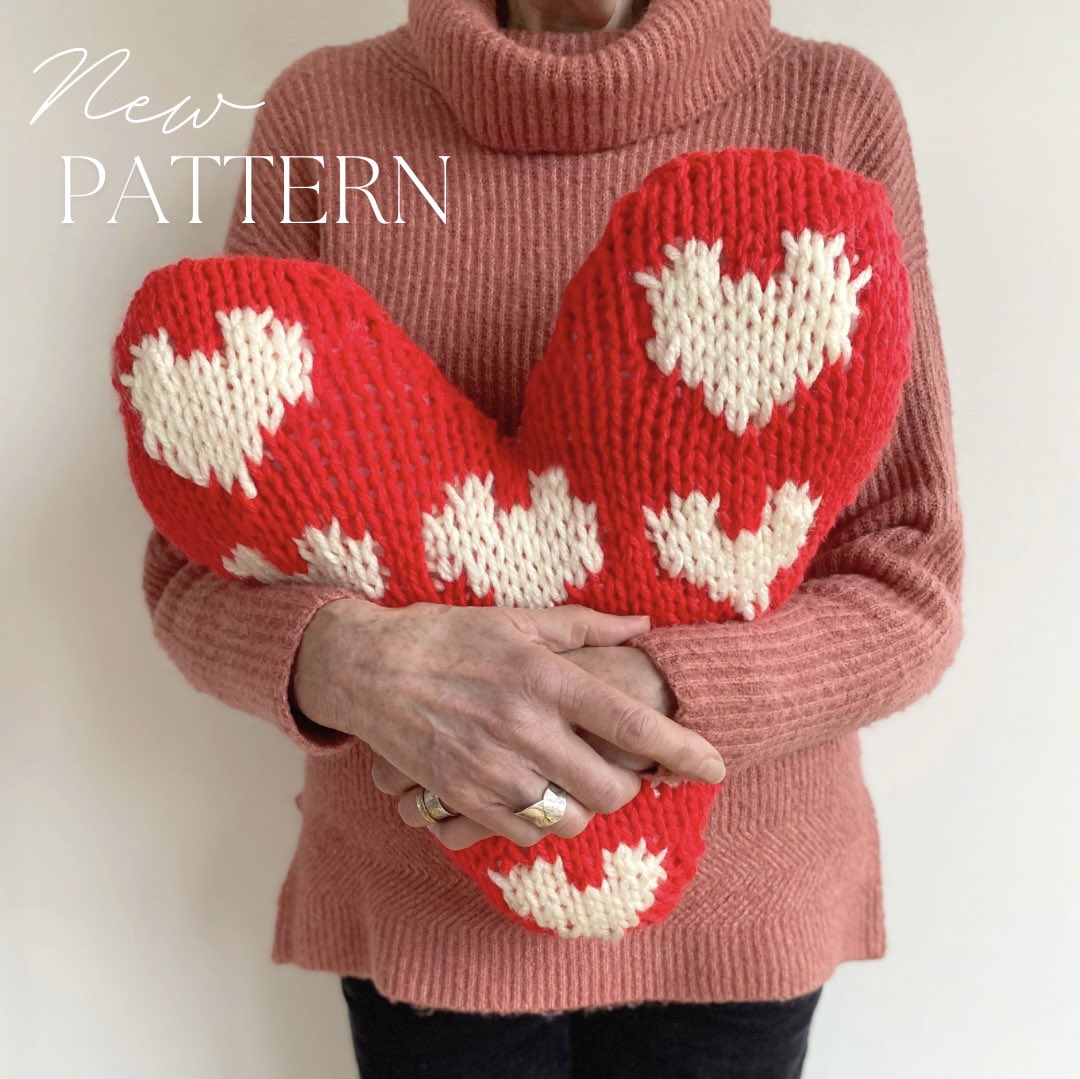 GiftHorseKits's tweet photo. It’s a #newpattern day! And because it’s February it’s time for all the hearts ❤️
Learn simple colourwork and knit a B I G squishy Valentine Heart cushion in chunky yarn to brighten up your room.
https://t.co/wQ2M0LjdKj https://t.co/8UObeAeguU