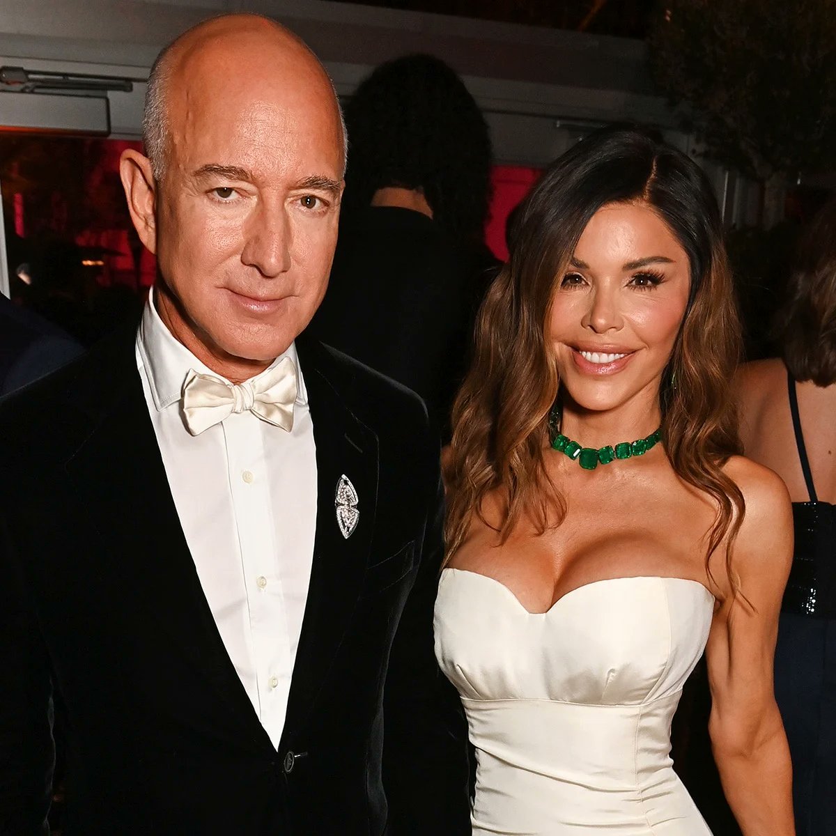 Jeff Bezos’ Dating History ❤️

2002 — MacKenzie Scott (32yo)
2003 — MacKenzie Scott (33yo)
2004 — MacKenzie Scott (34yo)
2005 — MacKenzie Scott (35yo)
2006 — MacKenzie Scott (36yo)
2007 — MacKenzie Scott (37yo)
2008 — MacKenzie Scott (38yo)
2009 — MacKenzie Scott (39yo)
2010 —