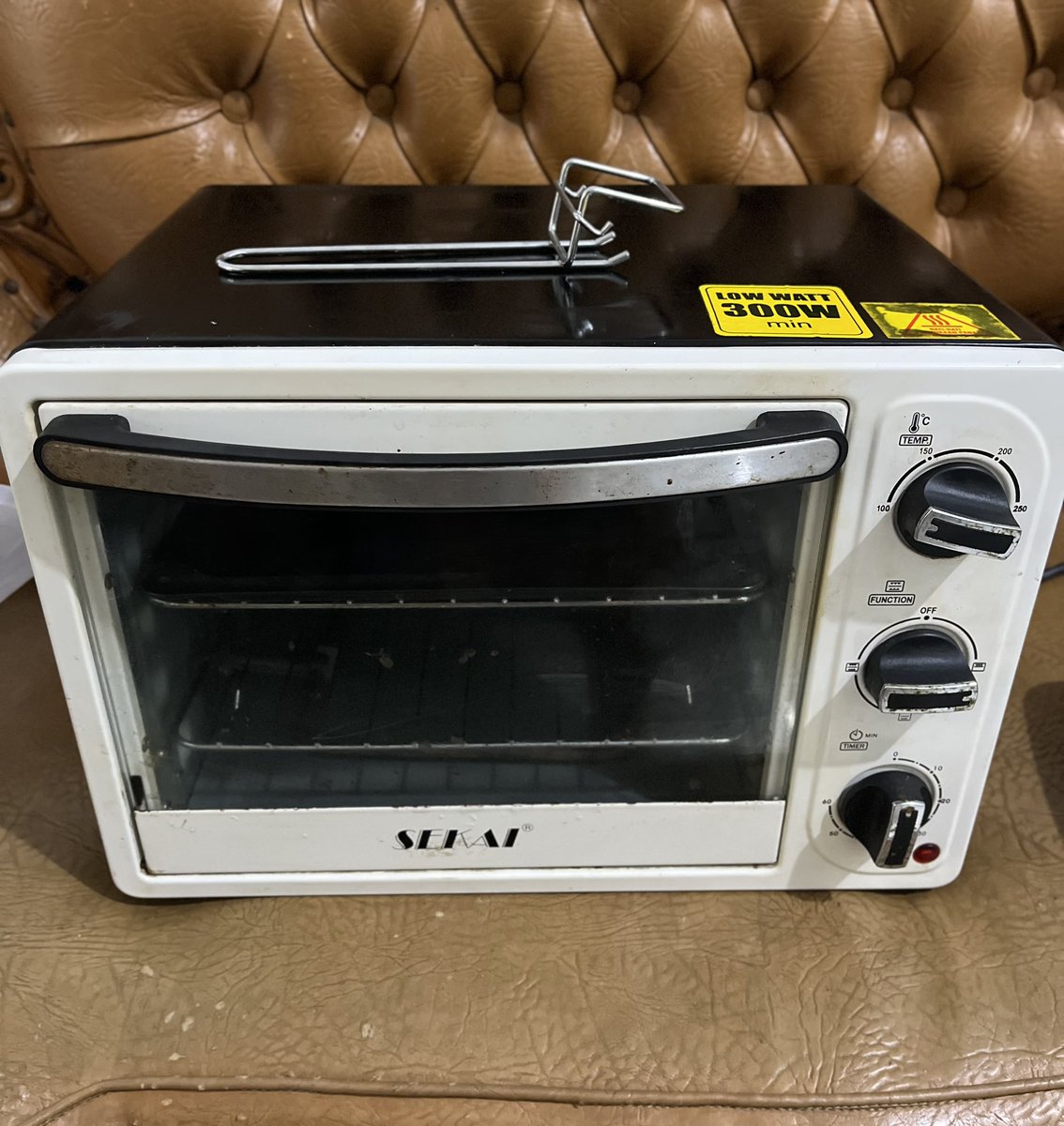 cacantik29's tweet photo. ku mau jual ovennn ga kepake krna ada 2
oven sekai ov-180 Kapasitas 18 Liter 300 watt Rp.300.000. 
dom bekasi bisa cod/kerumah yapp
#zonauang #zonajajan #wts https://t.co/nmcS1qwAKv