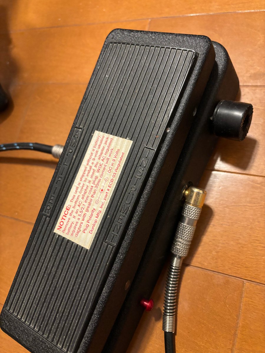 cesare's tweet photo. いにしえのワウペダルを発掘してきた。当時 Stevie Salas がこれを使ってるとかで衝動買いしたはず。ぜんぜん使いこなせなくて長いこと放置してたけどｗ
軽く鳴らしてみた感じでは問題なさそう。さて、どう活用しようかねー https://t.co/CVQi157gu7