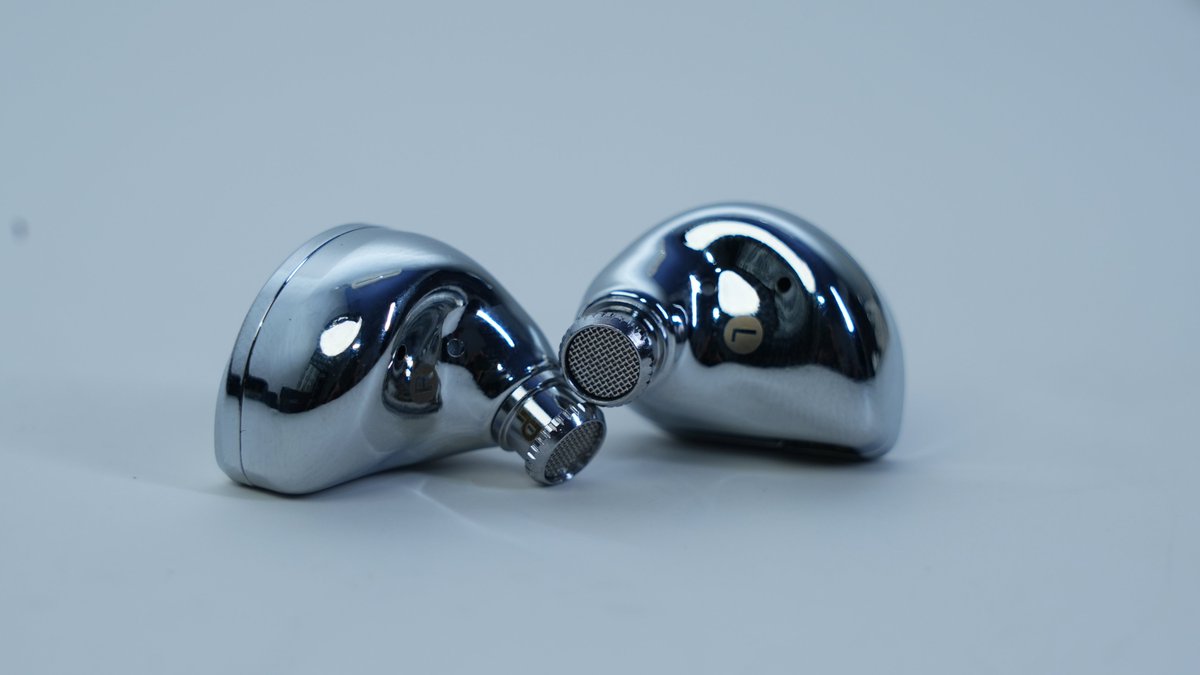Zhu_Audio's tweet photo. One thing I’ve learned after years around IEMs
Shell shape often matters more than tuning in daily use
A great FR doesn’t help if the shell creates pressure
shifts when you move
or keeps reminding you it’s there
Comfort is what allows sound quality to exist for hours, not minutes https://t.co/0DQ4lTAMH1