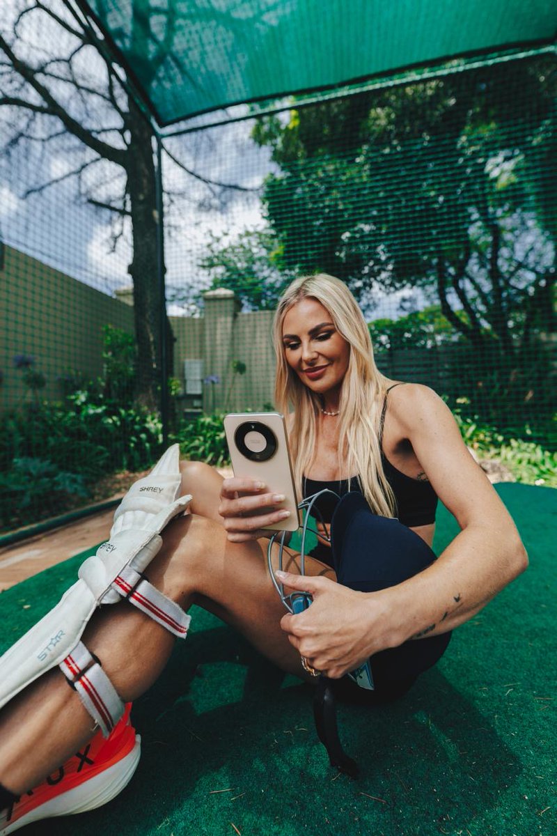 KarlienVanJ's tweet photo. @HonorAfrica The perfect teammate. Tough where it counts. durable where it matters.  #HONORX9d https://t.co/Njz7AXjZRV