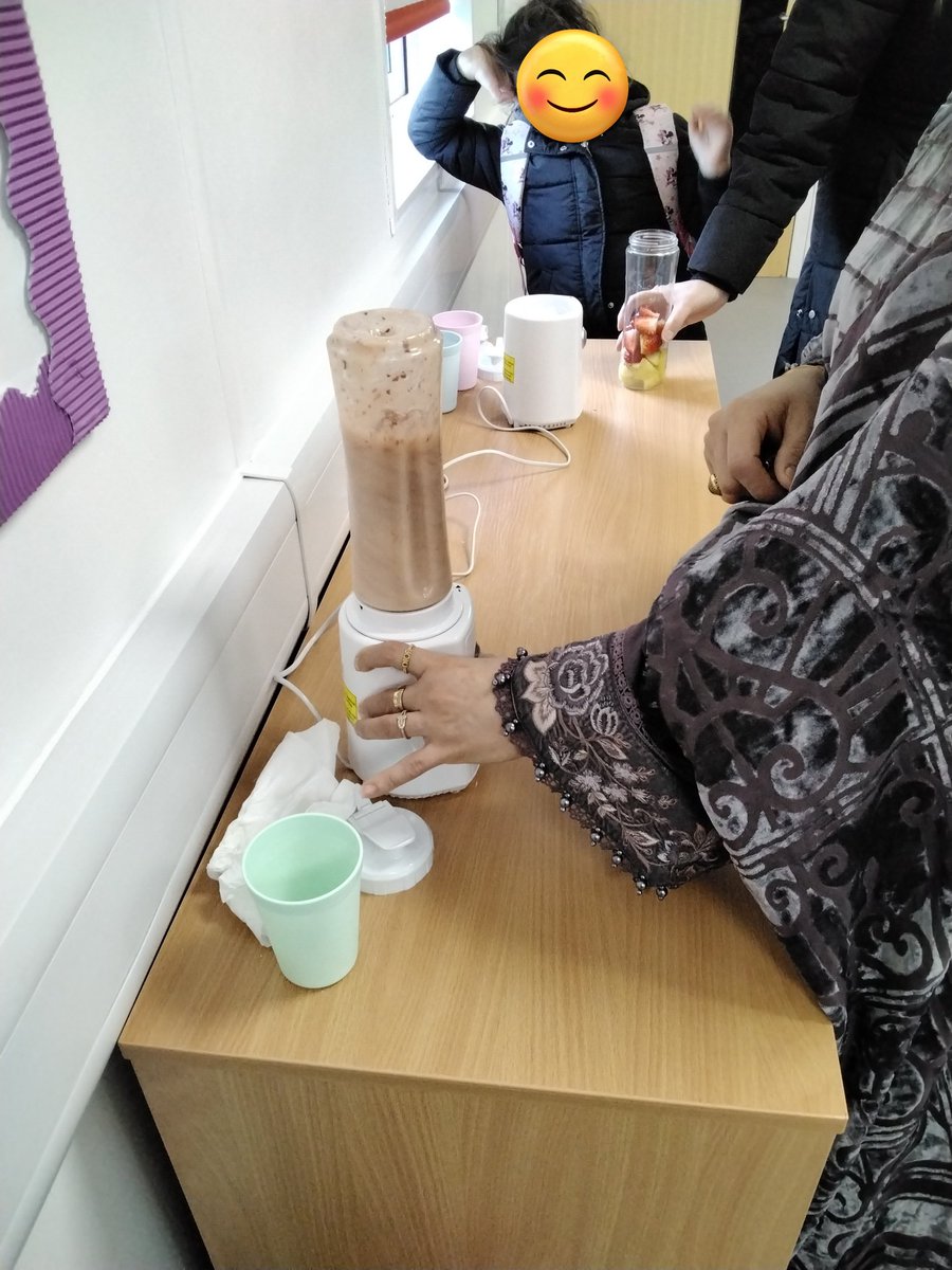 LeighPrimary's tweet photo. The children and their parents took part in our D&T workshop, making smoothies. Everyone had so much fun!
#article28 #Nest #DandT #makingsmoothies #workshop #HealthyEating #fruits #sweet #sourfruits https://t.co/txDKzcUbyh