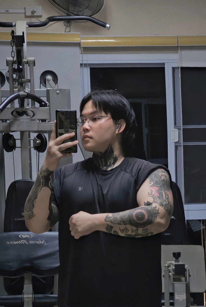 skillpak7's tweet photo. แว่นมานี่มา #พิษณุโลก #หุ่นหมี #เรียลชาย https://t.co/VcvETA4rOI