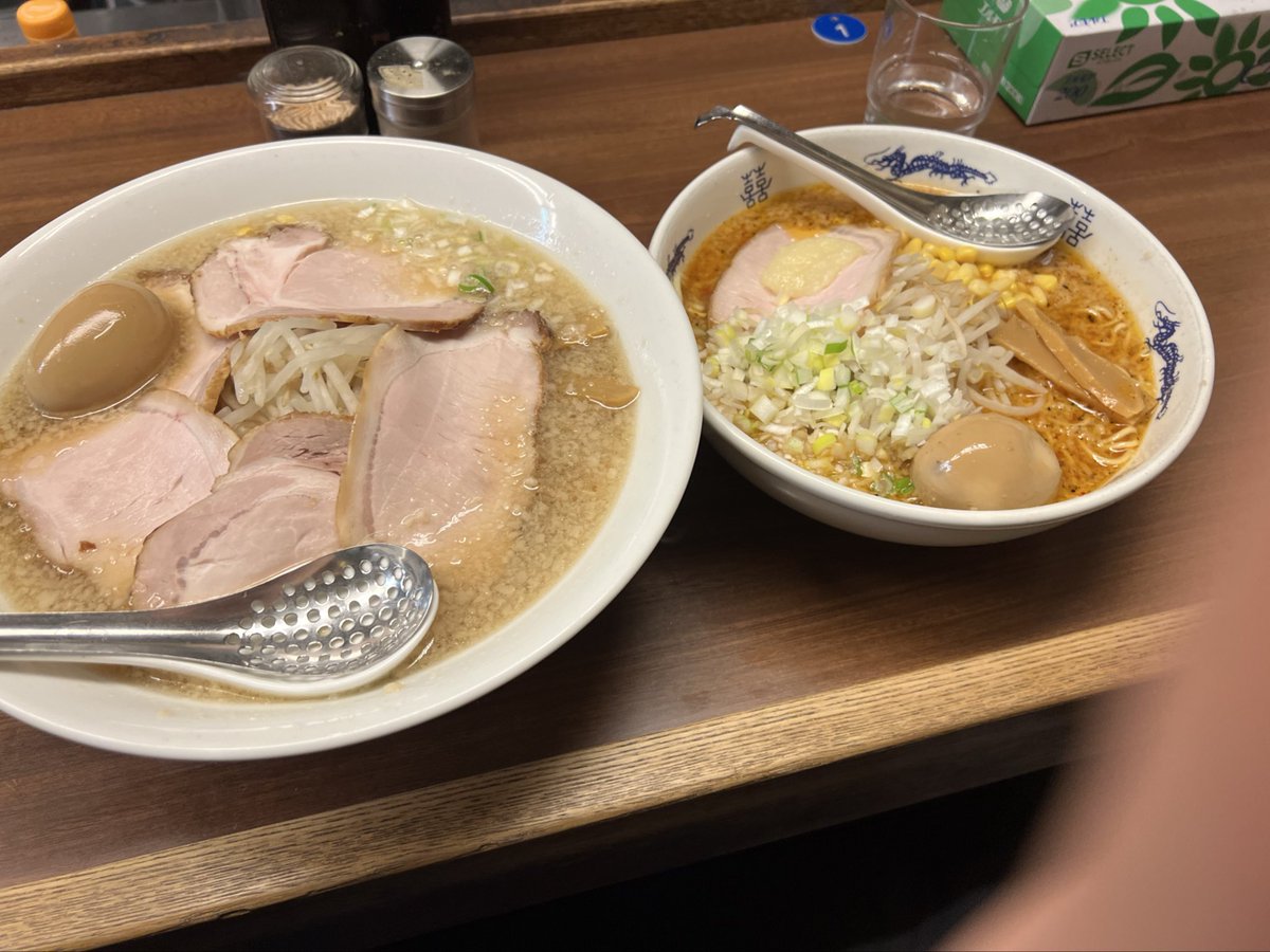 maliceff14's tweet photo. 大盛り（1.8玉）と並
チャーシューめっちゃおいしかった https://t.co/gfVYJOoILy