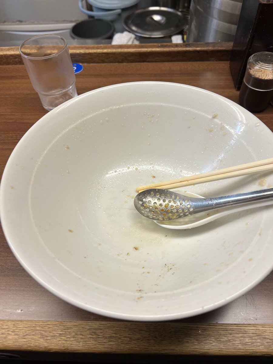 maliceff14's tweet photo. 大盛り（1.8玉）と並
チャーシューめっちゃおいしかった https://t.co/gfVYJOoILy