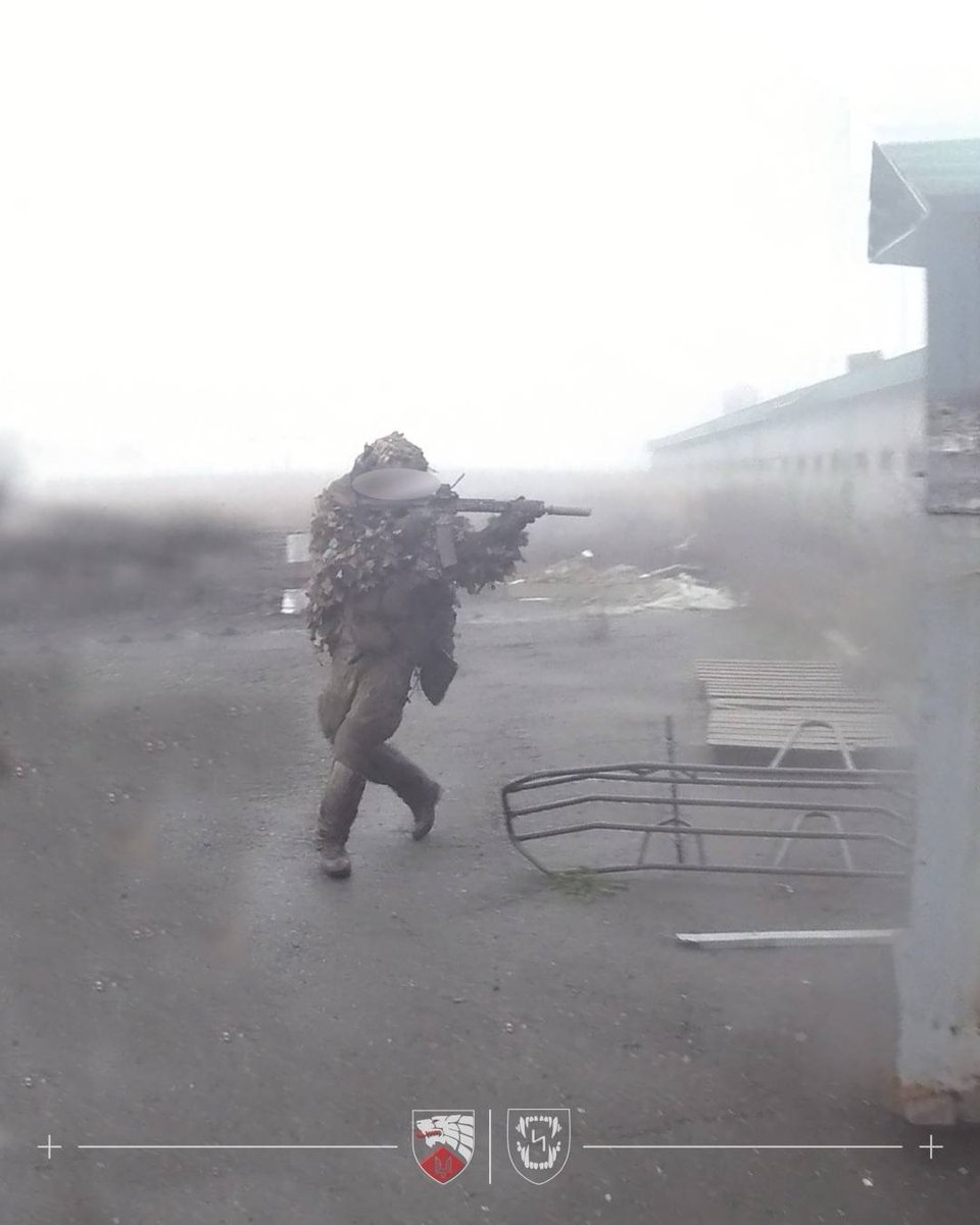 3sofua's tweet image. Spot. Strike. Clear. ⚔️

In the Pokrovsk sector (Udachne), 3rd @SOF_UKR Regiment operators eliminated an enemy group at an industrial facility using bombers &amp;amp; FPV drones. Documents and weapons recovered.

Be a part of the elite. 
Join the 3rd SOF Regiment! 
📲 0934287024 #SOF