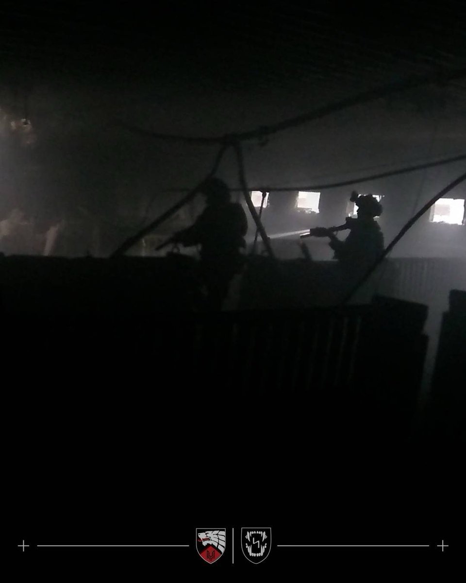 3sofua's tweet image. Spot. Strike. Clear. ⚔️

In the Pokrovsk sector (Udachne), 3rd @SOF_UKR Regiment operators eliminated an enemy group at an industrial facility using bombers &amp;amp; FPV drones. Documents and weapons recovered.

Be a part of the elite. 
Join the 3rd SOF Regiment! 
📲 0934287024 #SOF