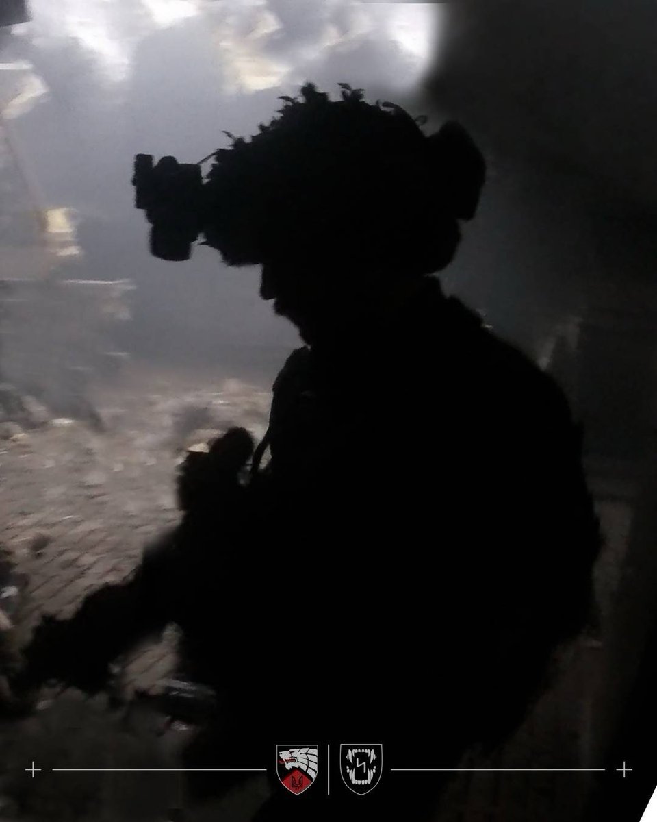 3sofua's tweet image. Spot. Strike. Clear. ⚔️

In the Pokrovsk sector (Udachne), 3rd @SOF_UKR Regiment operators eliminated an enemy group at an industrial facility using bombers &amp;amp; FPV drones. Documents and weapons recovered.

Be a part of the elite. 
Join the 3rd SOF Regiment! 
📲 0934287024 #SOF