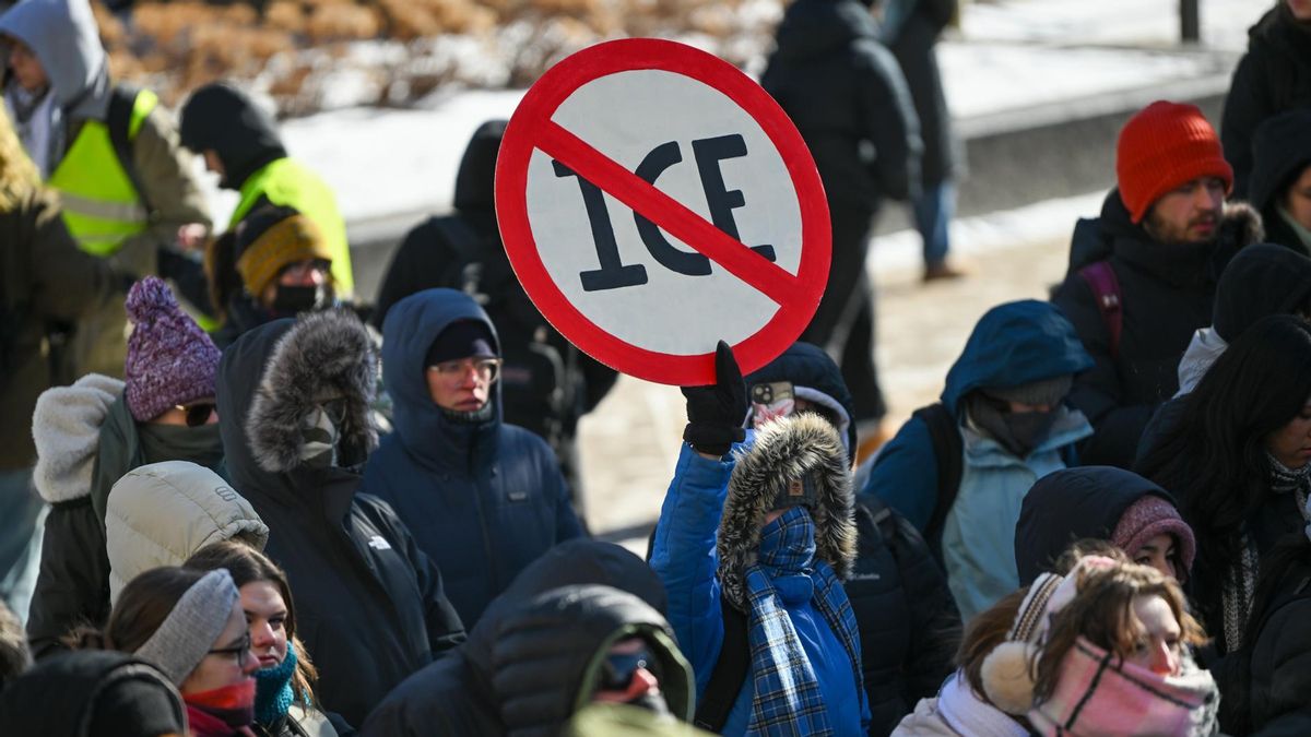 UrkoGarriga's tweet photo. 🧵HILO | 🇺🇸 El Congreso negocia a contrarreloj para imponer nuevos límites a los agentes del #ICE

👉🏼Los legisladores republicanos y demócratas tienen 10 días para pactar una reforma de la política migratoria y financiar el Departamento de Seguridad Nacional https://t.co/gr73uXIhoF