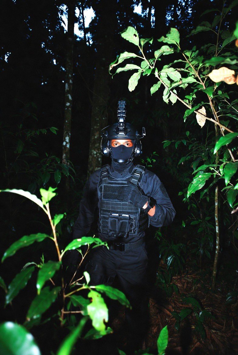 Mbega mbega 🥶🥶🥶🥶🥶🥶🥶🥶

Ariko bariya basirikare n’abapolice batazwi ubanza batorezwa munsi y’amazi 🥶🥶🥶

Abarundi bari ku mipaka bose ukuyemo abari Uvira na Bugesera ahandi hose bashimuswe n’abasirikare n’abapolice batazwi 

Nukuvuga ngo mu gitindo, imipaka nta muntu wari