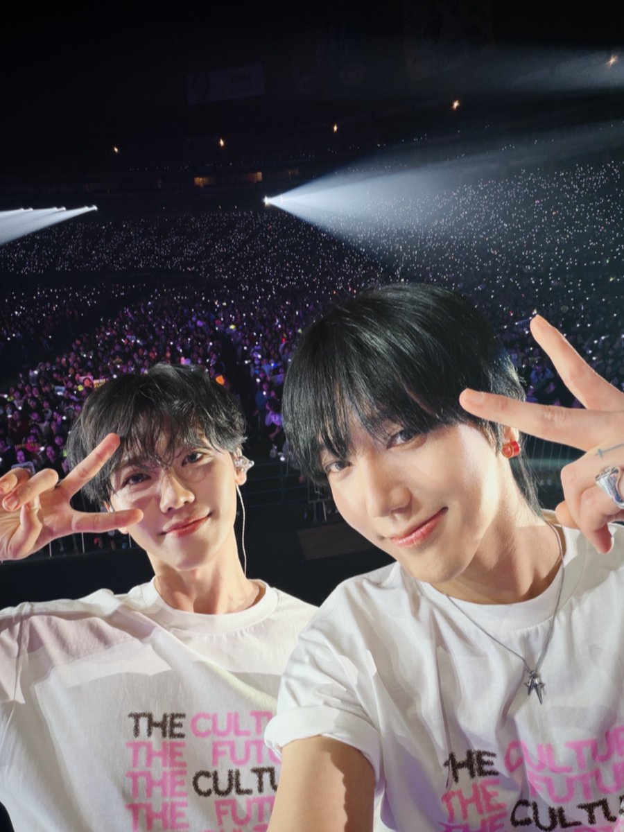 shfly3424's tweet image. Of course, I kept my promise with my younger sibling at this concert too. #NCT @YESUNG_smtown