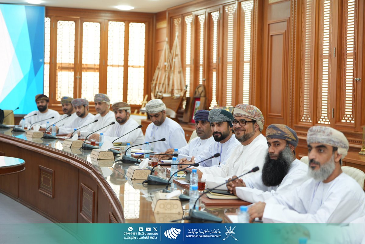 BsGovernate's tweet photo. ترأس سعادة المهندس مسعود بن سعيد الهاشمي محافظ جنوب الباطنة اليوم الاجتماع التحضيري الثاني لملتقى التحول الرقمي بجنوب الباطنة المزمع تنفيذه في إبريل القادم ، بحضور سفراء و فرق التحول الرقمي ، ومختصين من مختلف الجهات الحكومية بالمحافظة، ويركز الملتقى على رفع كفاءة تقديم الخدمات وتحسين رضا المستفيدين من خلال الحلول الرقمية العصرية .