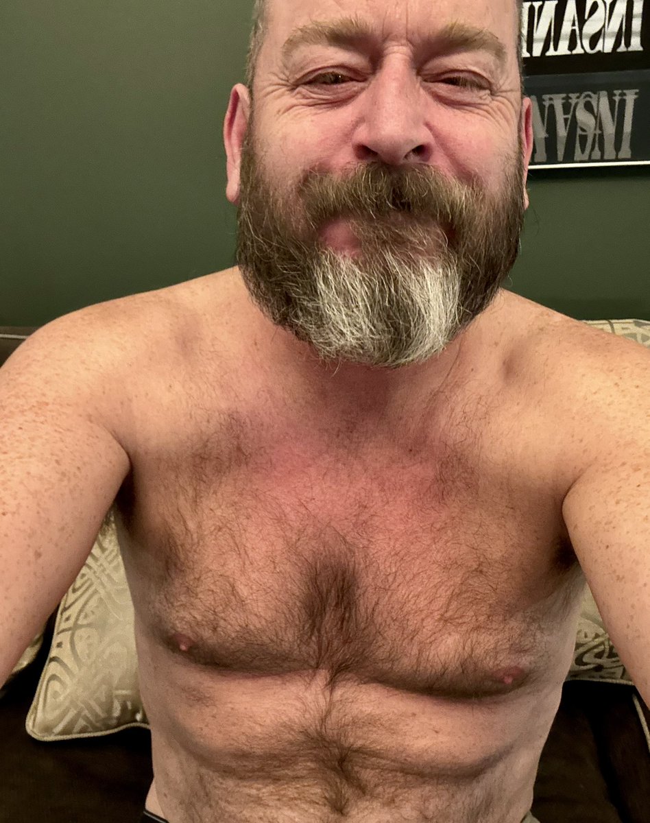 Toot toot tits oot! Looking for a gym buddy in Glasgow 👀 I need to get my dad bod into action. #daddy