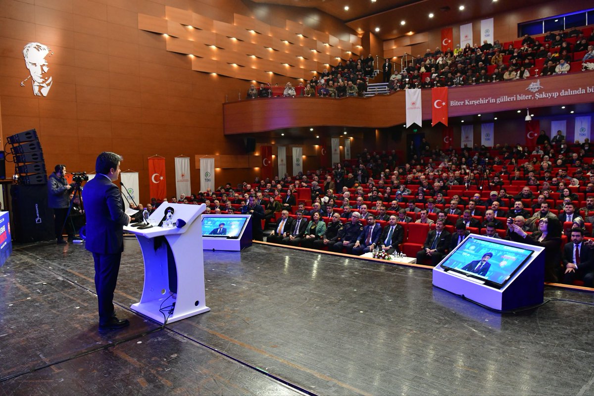 DemiryurekSefa's tweet photo. Ev Sahibi TÜRKİYE🇹🇷

🏠TOKİ Yüzyılın Konut Projesi kura çekimini Çevre, Şehircilik ve İklim Değişikliği Bakan Yardımcımız Sn. @burakdemiralptr'in katılımıyla gerçekleştirdik.

Sayın Cumhurbaşkanımızın himayeleri ve Çevre Şehircilik ve İklim Değişikliği Bakanımız Sn.  @murat_kurum’un koordinasyonunda yürütülen bu büyük proje neticesinde noter huzurunda çekilen kura ile belirlenecek  tüm hak sahiplerine şimdiden konutlarının hayırlı olmasını diliyor; herkesin yeni evinde ağız tadıyla, huzurla oturmasını temenni ediyorum.

Bu vesileyle, bugün bizleri yalnız bırakmayarak vatandaşlarımızın heyecanına ortak olan Sayın Bakan Yardımcımıza, Milletvekilimiz Sn. @NecmettinErkan_'a, TOKİ Başkan Yardımcımız Sn. Murat Aydın'a, Persenol Genel Müdürümüz Sn. Halil Erdoğan'a ve Strateji Başkanımız Sn. Yusuf Alperen Ayar'a teşekkür ediyorum.

@csbgovtr 
@Toki_Kurumsal