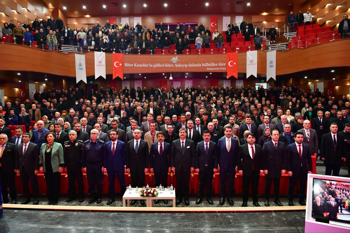 DemiryurekSefa's tweet photo. Ev Sahibi TÜRKİYE🇹🇷

🏠TOKİ Yüzyılın Konut Projesi kura çekimini Çevre, Şehircilik ve İklim Değişikliği Bakan Yardımcımız Sn. @burakdemiralptr'in katılımıyla gerçekleştirdik.

Sayın Cumhurbaşkanımızın himayeleri ve Çevre Şehircilik ve İklim Değişikliği Bakanımız Sn.  @murat_kurum’un koordinasyonunda yürütülen bu büyük proje neticesinde noter huzurunda çekilen kura ile belirlenecek  tüm hak sahiplerine şimdiden konutlarının hayırlı olmasını diliyor; herkesin yeni evinde ağız tadıyla, huzurla oturmasını temenni ediyorum.

Bu vesileyle, bugün bizleri yalnız bırakmayarak vatandaşlarımızın heyecanına ortak olan Sayın Bakan Yardımcımıza, Milletvekilimiz Sn. @NecmettinErkan_'a, TOKİ Başkan Yardımcımız Sn. Murat Aydın'a, Persenol Genel Müdürümüz Sn. Halil Erdoğan'a ve Strateji Başkanımız Sn. Yusuf Alperen Ayar'a teşekkür ediyorum.

@csbgovtr 
@Toki_Kurumsal