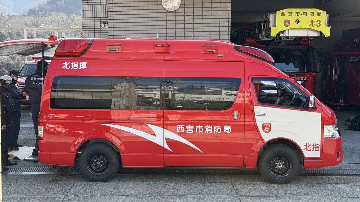 nishinomiyafire's tweet photo. 新・北指揮

昨日より運用開始
西宮2台目のパトライト搭載車
「北部指揮」から「北指揮」表記に変更
黒鉄

昨年度の本部指揮同様、パトライトマシマシですね

#西宮市消防局 https://t.co/mCIghHmXx0