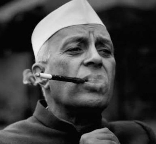 Amockx2022's tweet photo. Dear BJP supporters and Godi media :

If Rahul Gandhi calling Ravneet Bittu a traitor is an insult to whole Sikh community then 

- Calling Sonia Gandhi "Congress Ki Vidhwa" is an insult to every widow 

- Calling Shashi Tharoor's wife "50 cr ki girlfriend" is an insult to every Malyali 

- Calling Manmohan Singh "Maunmohan" is an insult to every Sikh 

- Labeling Nehru with slurs (as Nishikant Dubey did) is an insult to every Brahmin 

If you want to play, be fair 🙌