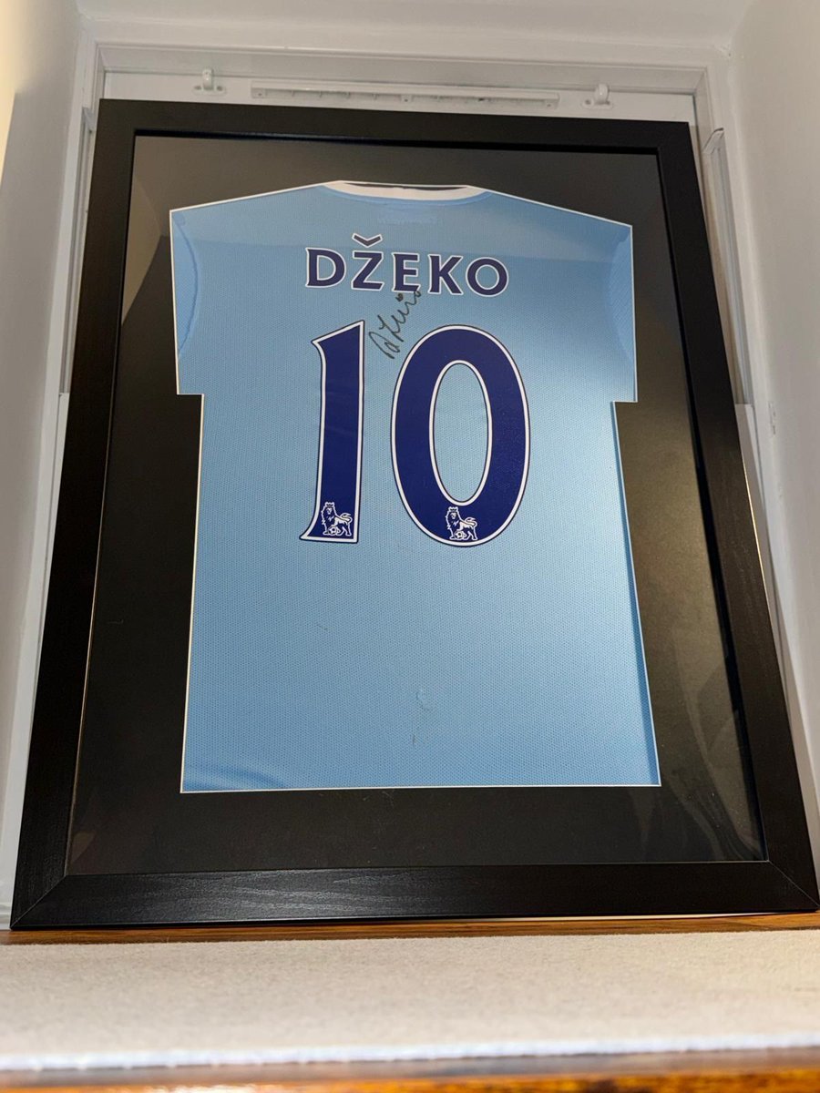 A proper striker’s shirt.

A Manchester City shirt personally signed by Edin Džeko, framed simply to let the name, number and signature stand out. Some shirts don’t need anything extra.

Would this make your wall, or stay carefully stored away?

jackframesit.com