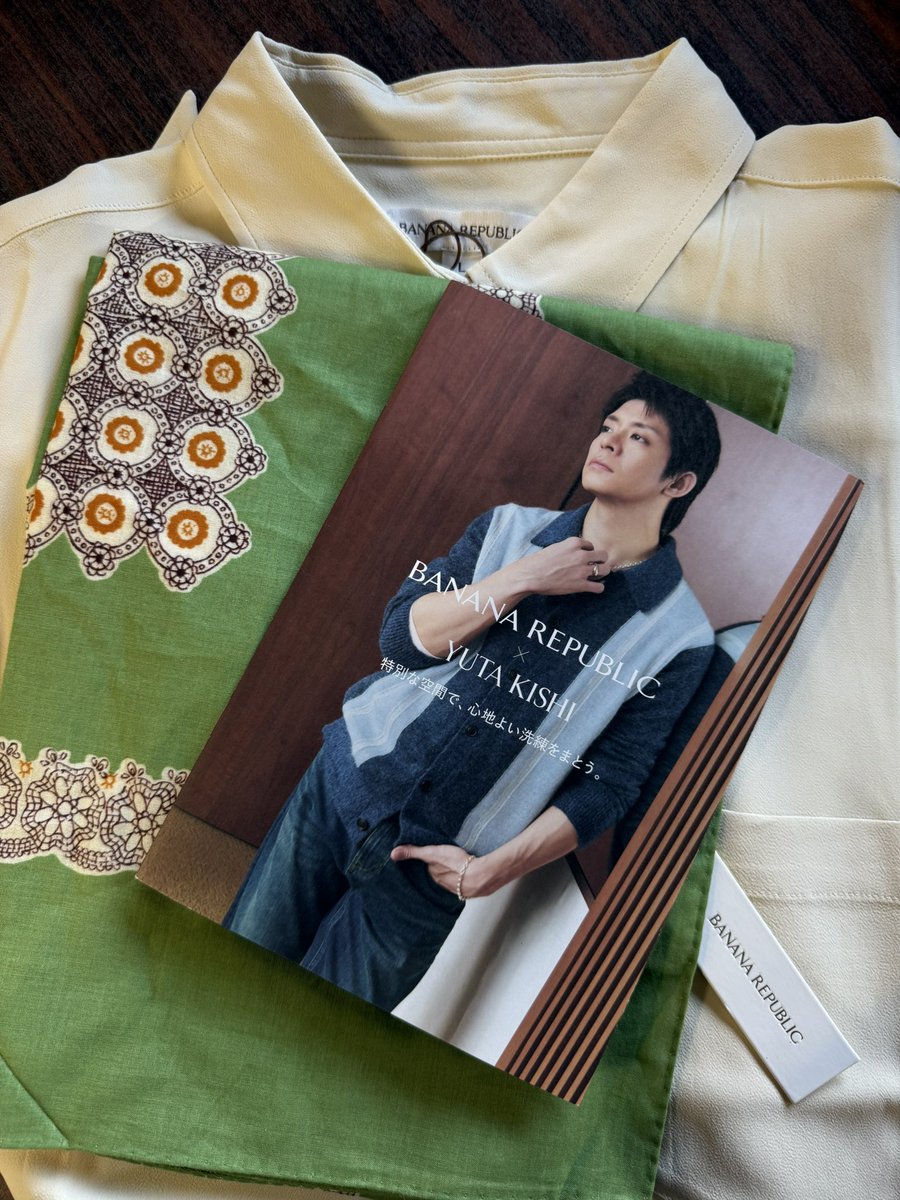 綺麗な発色のスカーフ💕 ブックレットも手にして満足