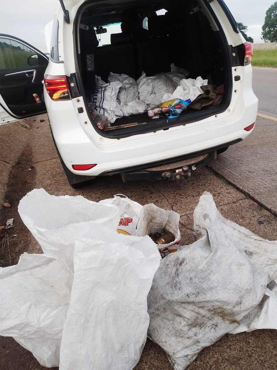 Patriot_S_A's tweet image. Mpumalanga police arrested foreigners travelling to Johannesburg on the N4 highway carrying 11 bags of Cooper and two bags of bronze