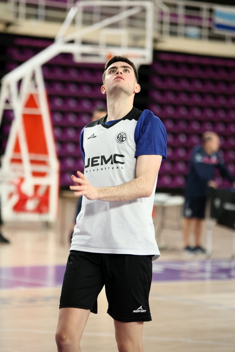 CBC_Valladolid's tweet photo. 🏀 ¡Seguimos preparando el partidazo de este sábado frente a @cbmoron! ¡En tres días volvemos a jugar con vosotros, afición!

@UEMC #BaloncestoValladolid https://t.co/WHEdKLj01X