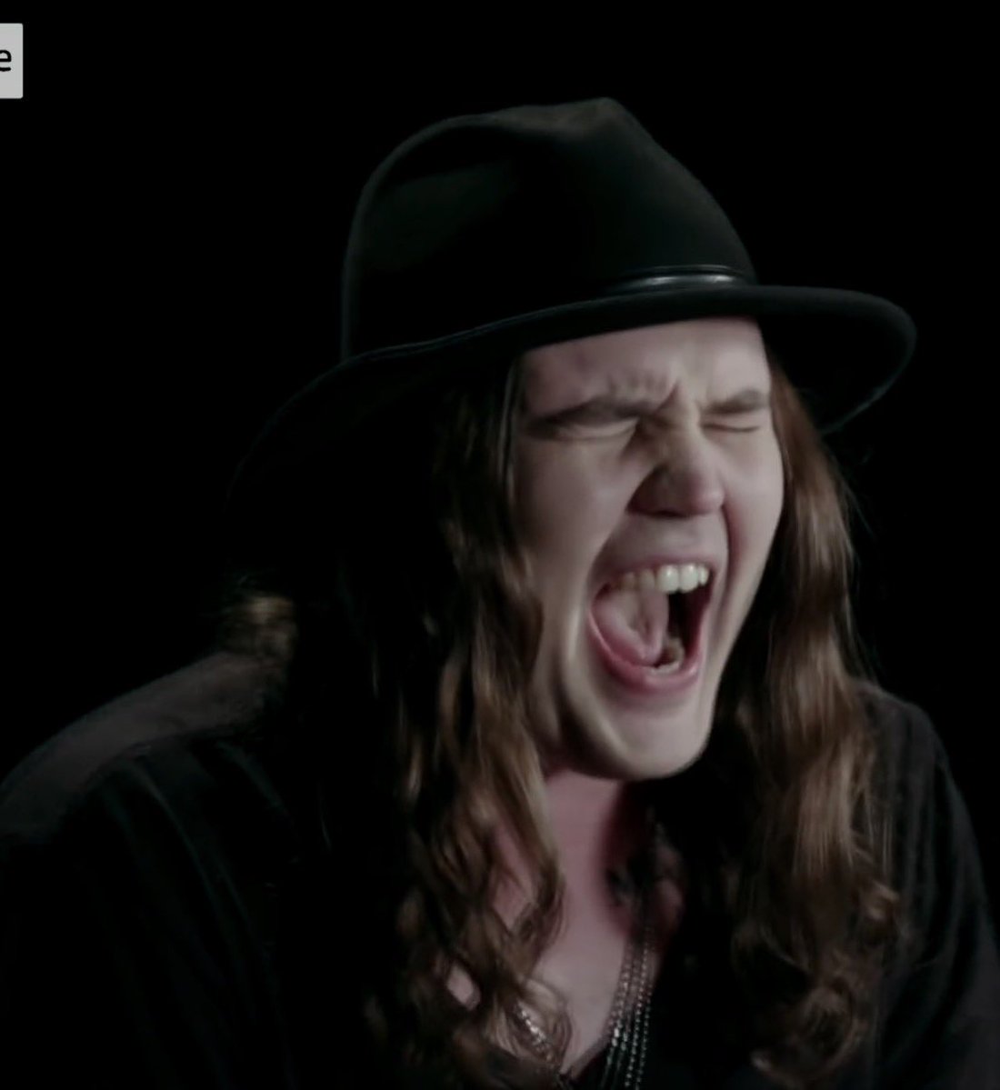 У меня был бесячий коллега, который хреново работал, и я попросила найти нам еще одного человека. Теперь у меня два бесячих коллеги, которые плохо работают. АААААААААААА