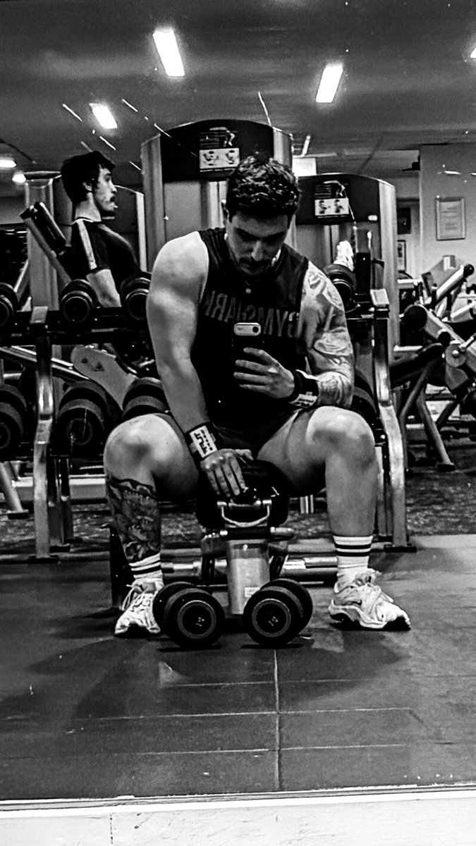 Robbie 💙 tweet media