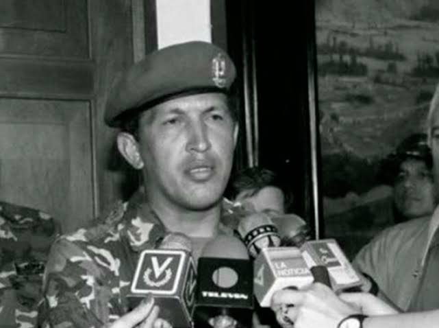 ShadowRiderD's tweet image. Tal día como hoy el 4 de Febrero de 1992 los Tenientes Coroneles; Jesús Urdaneta Hernandez, Jesús Ortiz Contreras, Joel Acosta Chirinos, Francisco Arias Cardenas y Hugo Rafael Chávez Frías siendo miembros de una secta Socialista la cual llamaron MBR-200 (movimiento Bolivariano…