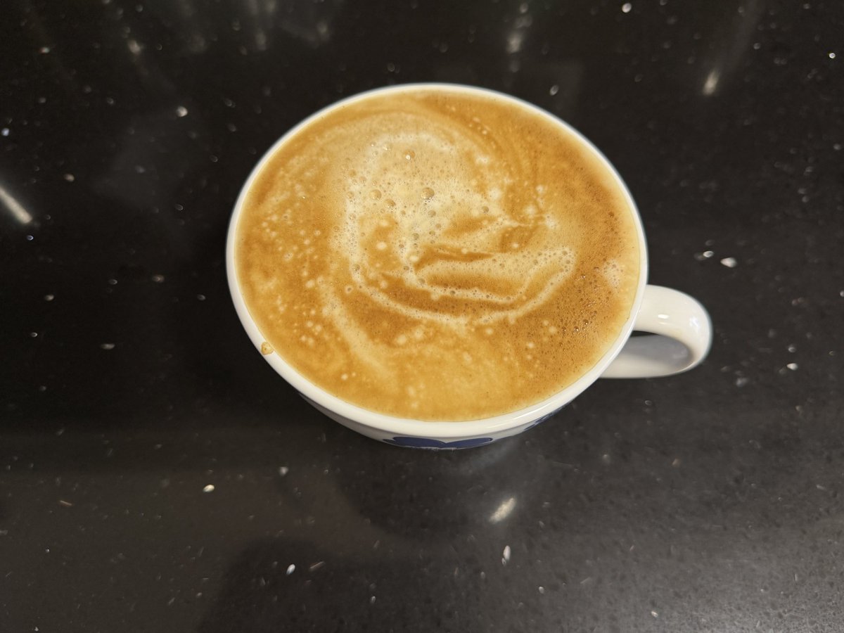 kahvemle bacılarımdan gelen reelsleri izlicem